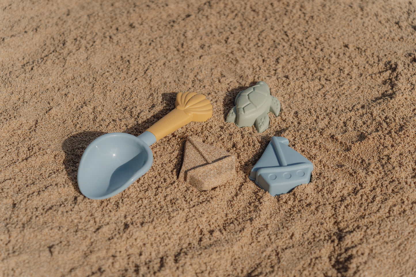 || Little Dutch || Strandset schepje & vormen - Blauw