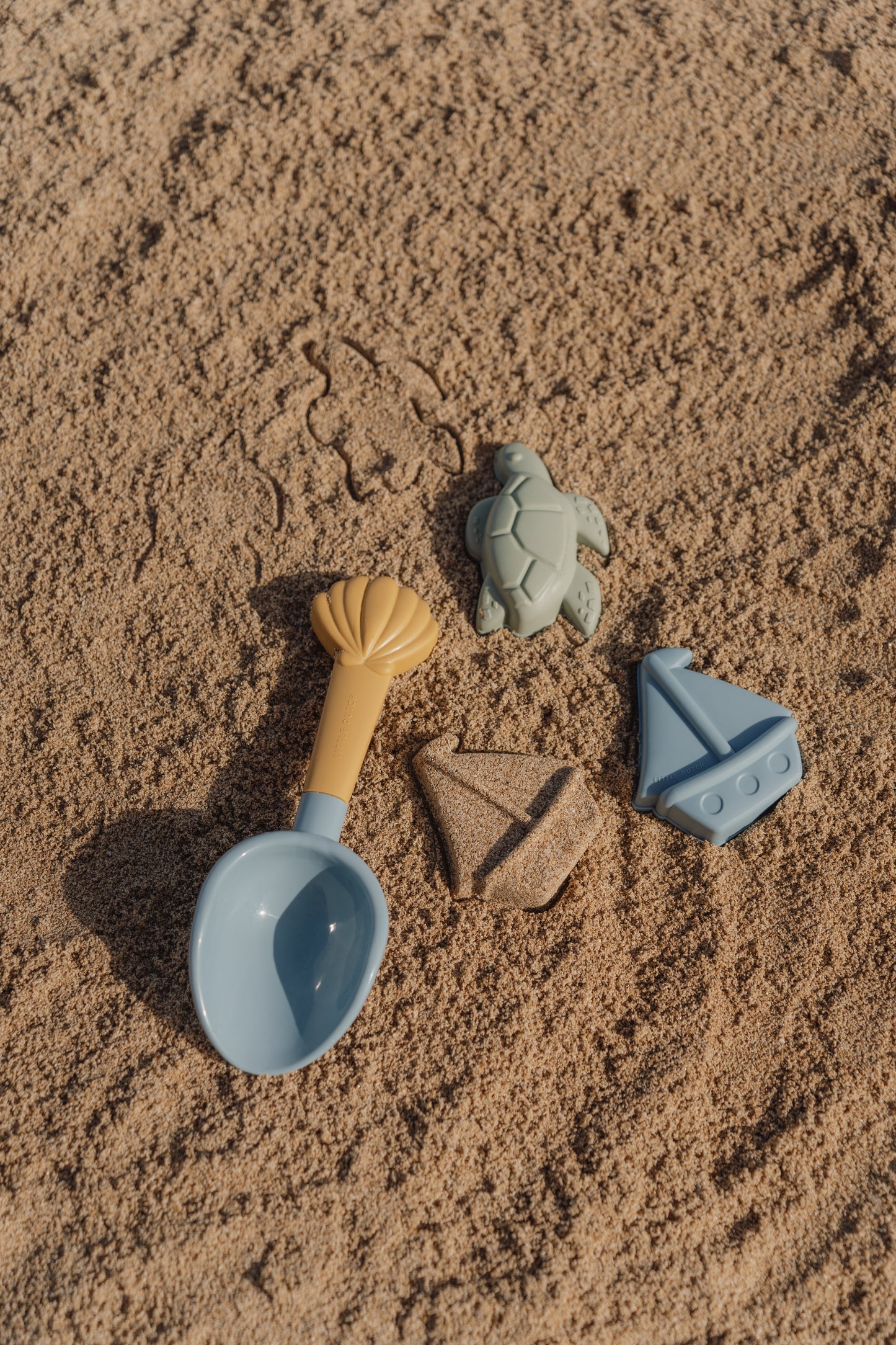 || Little Dutch || Strandset schepje & vormen - Blauw