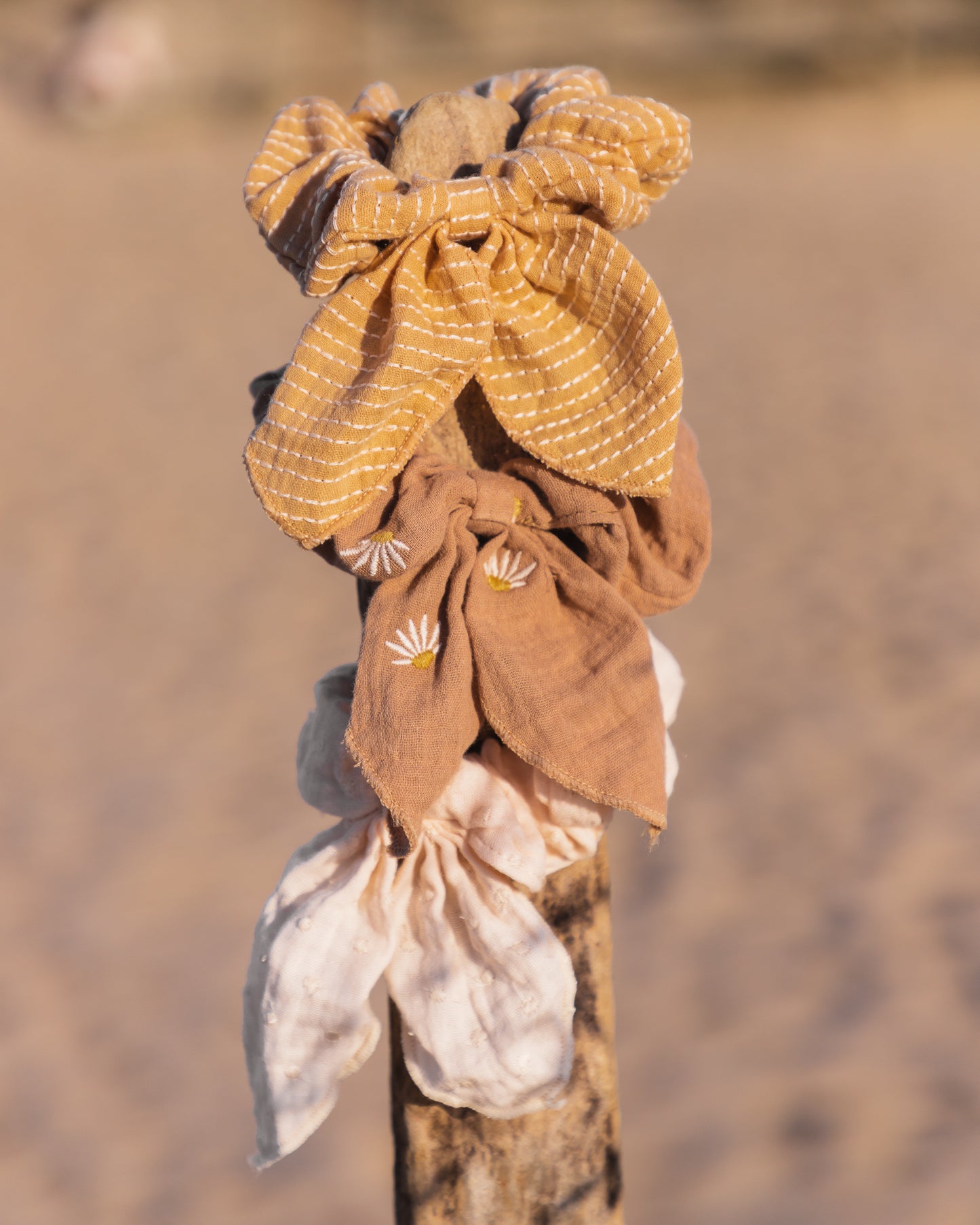 Mrs.Ertha Scrunchie - Stripe Honey Bow